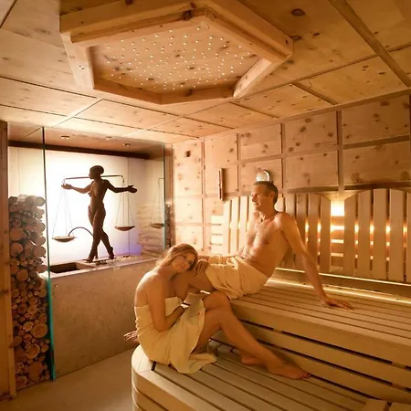Wellnessresidenz Alpenrose Hotel 4*