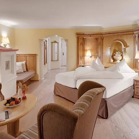 Отель Wellnessresidenz Alpenrose 4*